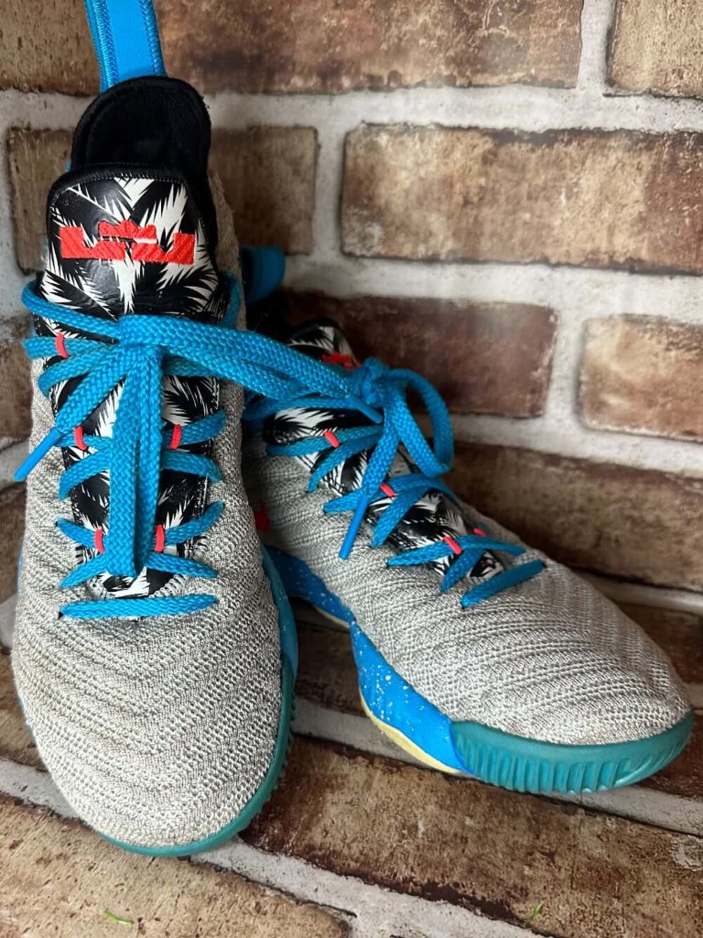 Nike LeBron 16 (XVI) GS "South Beach" sneakers in Light Bone 5.5 Youth